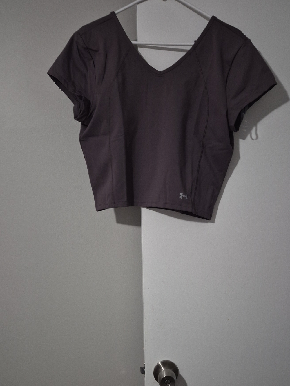 Under Armour Women's Dark Gray V-Neck Short Sleeve Crop Top